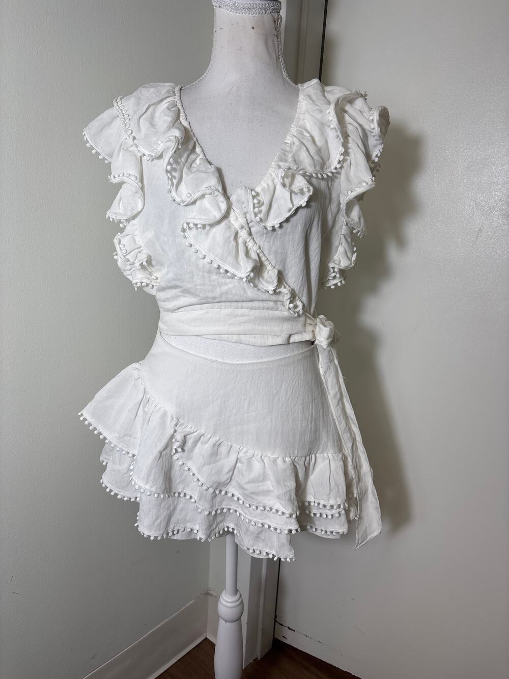 NWT Do+Be White Ruffle Top and Skort Sz M